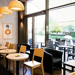 Corvin Royal Apartments - Breakfast Available